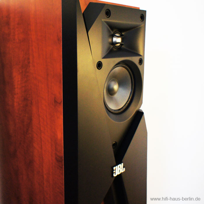 Detailaufnahme JBL Studio 190 ohne Frontblende